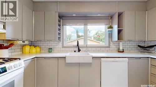 68 Cameron Crescent, Regina, SK - Indoor Photo Showing Kitchen