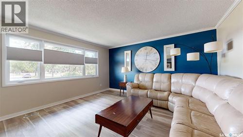 68 Cameron Crescent, Regina, SK - Indoor Photo Showing Living Room