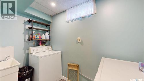 68 Cameron Crescent, Regina, SK - Indoor Photo Showing Laundry Room