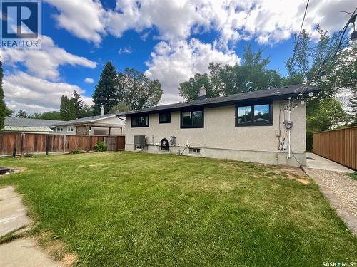 68 Cameron Crescent, Regina, SK - Outdoor