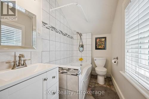 650 St David St, North Road, Centre Wellington (Fergus), ON - Indoor Photo Showing Bathroom