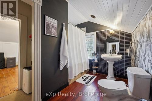 650 St David St, North Road, Centre Wellington (Fergus), ON - Indoor Photo Showing Bathroom