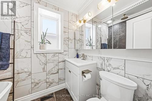 255 Weir Street N, Hamilton, ON - Indoor Photo Showing Bathroom