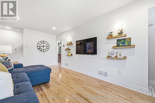 255 Weir Street N, Hamilton, ON - Indoor Photo Showing Living Room