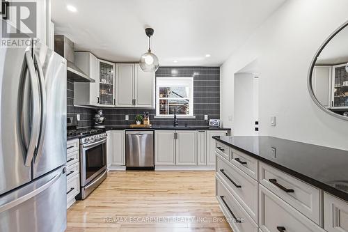 255 Weir Street N, Hamilton, ON - Indoor Photo Showing Kitchen With Stainless Steel Kitchen With Upgraded Kitchen