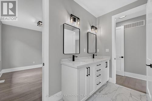 Shared Bath - Upper - 933 7Th Line, Innisfil, ON - Indoor