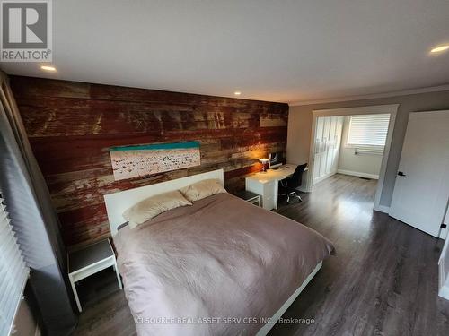 699 Castleguard Crescent, Burlington, ON - Indoor Photo Showing Bedroom