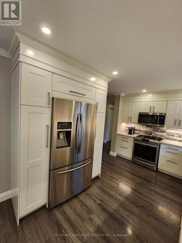 699 Castleguard Crescent, Burlington, ON - Indoor Photo Showing Kitchen