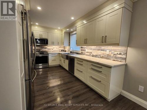 699 Castleguard Crescent, Burlington, ON - Indoor Photo Showing Kitchen