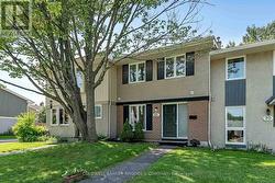 68 COSTELLO AVENUE  Ottawa, ON K2H 7C5