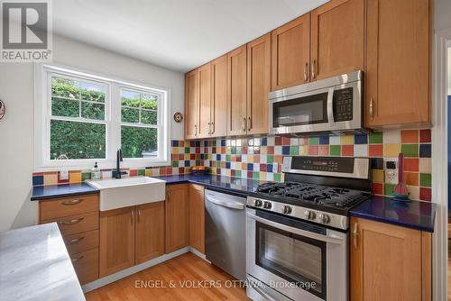 134 Rachael Avenue, Ottawa, ON - Indoor Photo Showing Kitchen