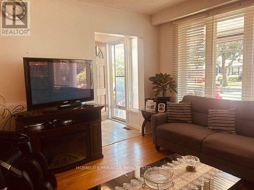 58 Telco Crescent, Toronto, ON - Indoor Photo Showing Living Room