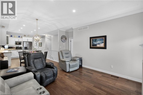 36 Banks Street, Brantford, ON - Indoor Photo Showing Living Room