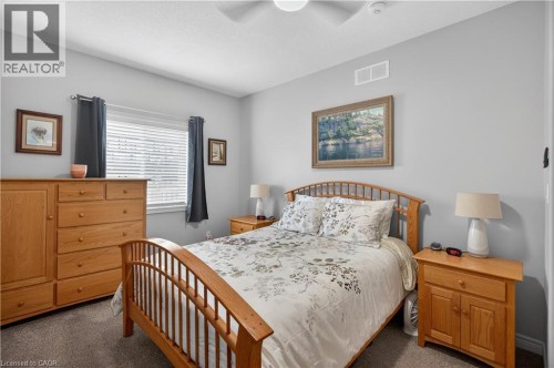 36 Banks Street, Brantford, ON - Indoor Photo Showing Bedroom