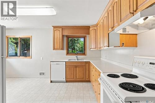 2409 York Avenue, Saskatoon, SK - Indoor Photo Showing Kitchen With Double Sink