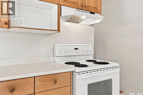 2409 York Avenue, Saskatoon, SK - Indoor Photo Showing Kitchen