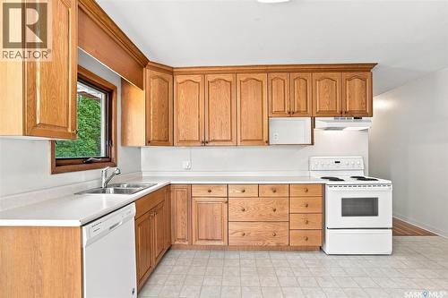 2409 York Avenue, Saskatoon, SK - Indoor Photo Showing Kitchen With Double Sink