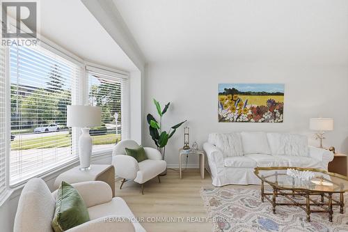 2 Doonaree Drive, Toronto, ON - Indoor Photo Showing Living Room