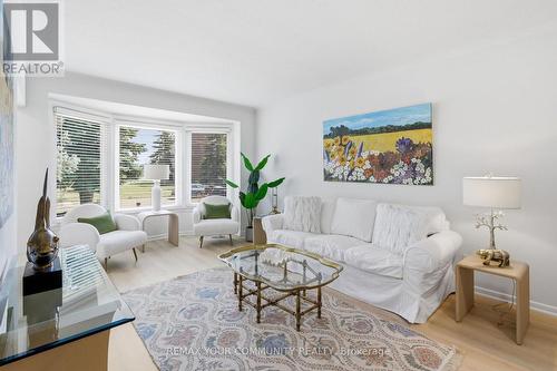 2 Doonaree Drive, Toronto, ON - Indoor Photo Showing Living Room