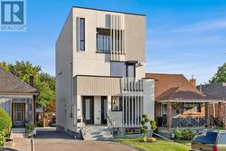 33 LANARK AVENUE Toronto, ON M6C 2B5