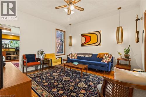 22 Spring Street, Hamilton, ON - Indoor Photo Showing Living Room