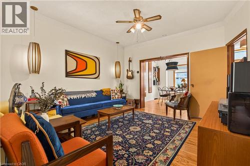 22 Spring Street, Hamilton, ON - Indoor Photo Showing Living Room