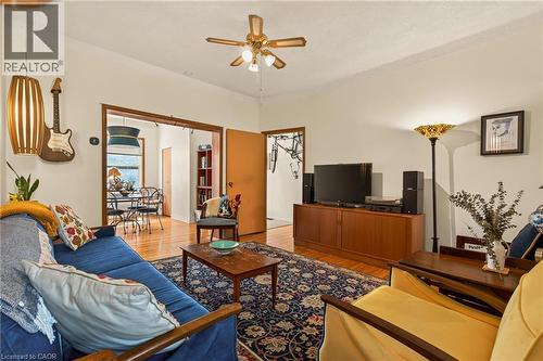 22 Spring Street, Hamilton, ON - Indoor Photo Showing Living Room