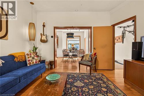 22 Spring Street, Hamilton, ON - Indoor Photo Showing Living Room