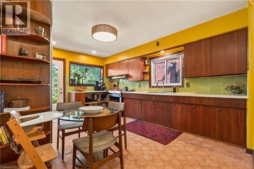 22 Spring Street, Hamilton, ON - Indoor