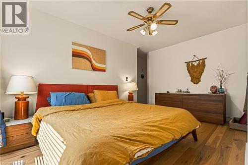 22 Spring Street, Hamilton, ON - Indoor Photo Showing Bedroom