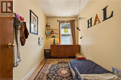 22 Spring Street, Hamilton, ON - Indoor Photo Showing Bedroom