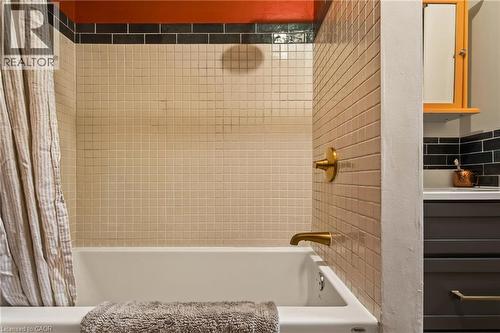 22 Spring Street, Hamilton, ON - Indoor Photo Showing Bathroom