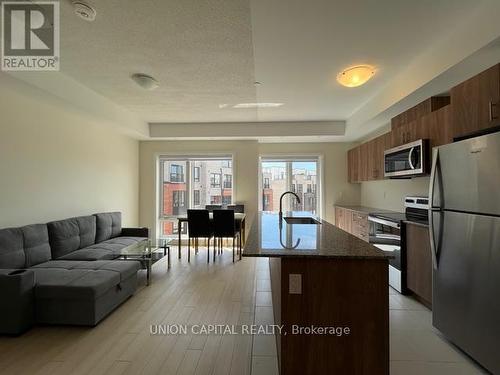 20 - 10 Liben Way, Toronto, ON - Indoor Photo Showing Kitchen