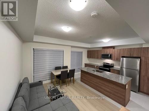 20 - 10 Liben Way, Toronto, ON - Indoor Photo Showing Kitchen