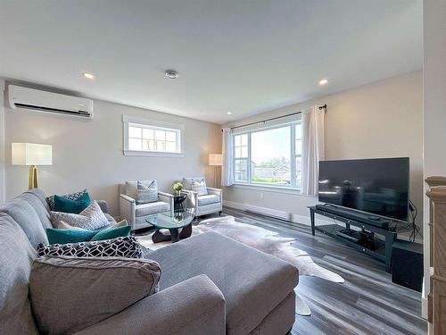 34 Waters Edge Lane, Cornwall, PE - Indoor Photo Showing Living Room