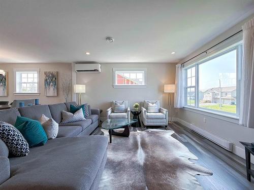 34 Waters Edge Lane, Cornwall, PE - Indoor Photo Showing Living Room