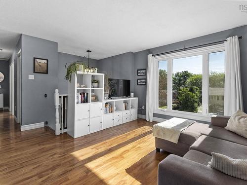 42 Paxton Drive, Cole Harbour, NS - Indoor Photo Showing Living Room