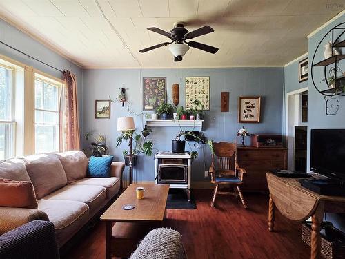2152 Highway 3, Barrington, NS - Indoor Photo Showing Living Room