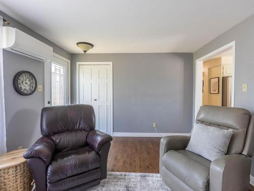 75 Willow Street, Amherst, NS - Indoor Photo Showing Living Room