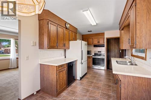 12 Gladstone, Leamington, ON - Indoor Photo Showing Kitchen With Double Sink