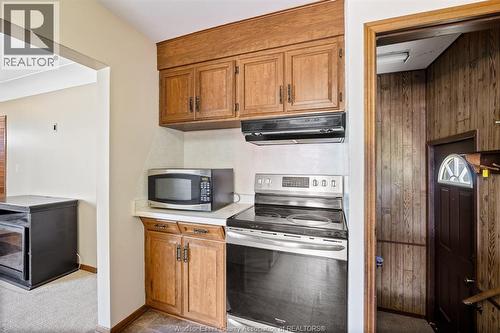 12 Gladstone, Leamington, ON - Indoor Photo Showing Kitchen