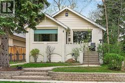 924 7A Street NW  Calgary, AB T2M 3J3