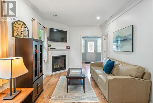 310 Eastwood Avenue, Fort Erie (Crystal Beach), ON - Indoor Photo Showing Living Room With Fireplace