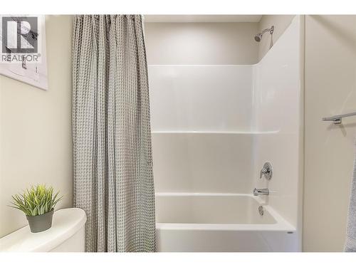 3090 Burtch Road Unit# 201, Kelowna, BC - Indoor Photo Showing Laundry Room