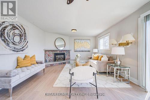 1323 Shamir Crescent, Mississauga, ON - Indoor Photo Showing Living Room With Fireplace