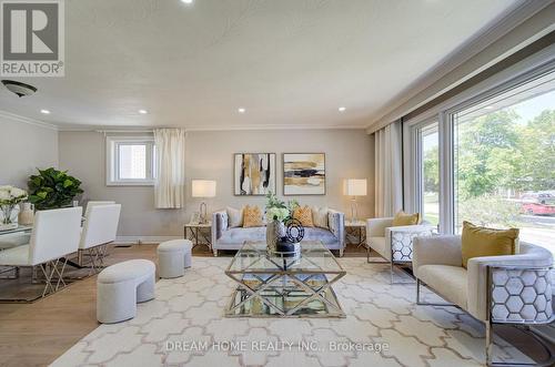1323 Shamir Crescent, Mississauga, ON - Indoor Photo Showing Living Room