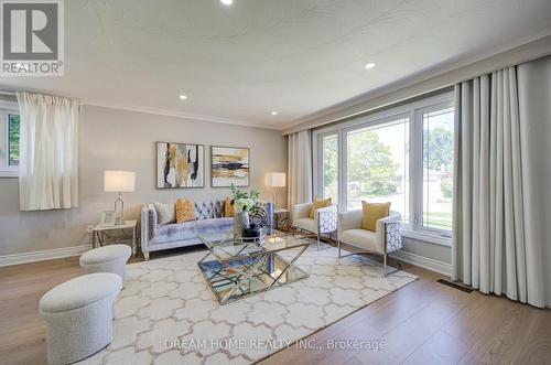 1323 Shamir Crescent, Mississauga, ON - Indoor Photo Showing Living Room