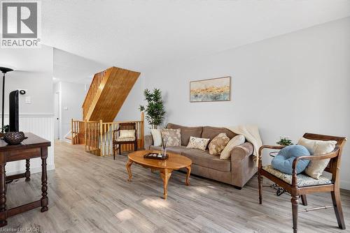 100 Quigley Road Unit# 85, Hamilton, ON - Indoor Photo Showing Living Room