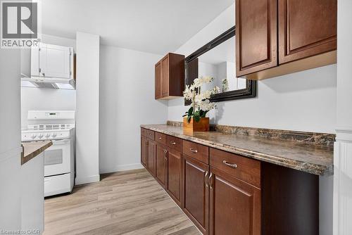 100 Quigley Road Unit# 85, Hamilton, ON - Indoor Photo Showing Kitchen