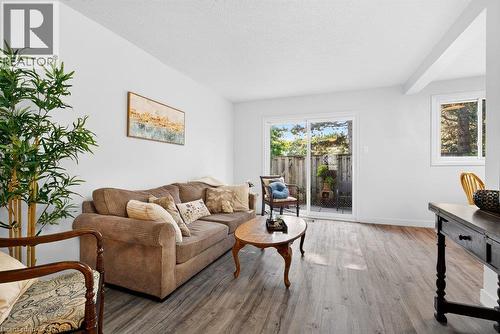 100 Quigley Road Unit# 85, Hamilton, ON - Indoor Photo Showing Living Room